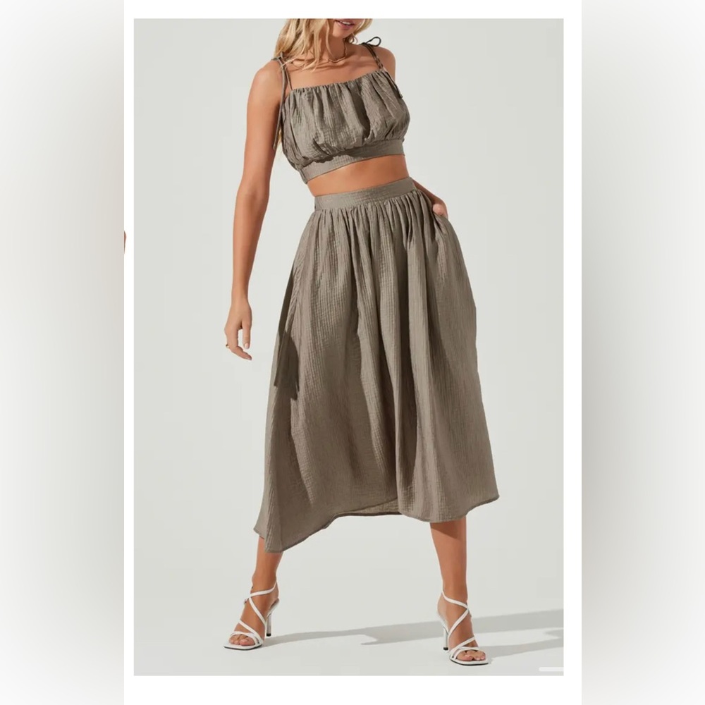 NWOT ASTR The Label - Terra Bella Tie Crop Top Skirt Set